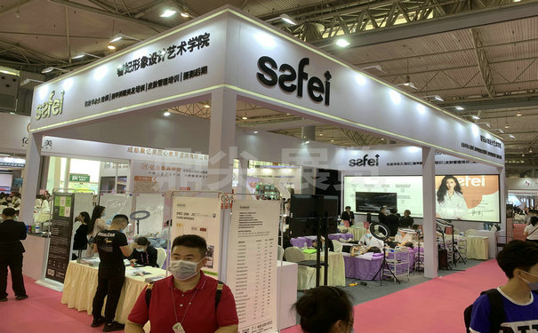 成都展臺設(shè)計應(yīng)該怎么做才能設(shè)計一個有新意的展位？